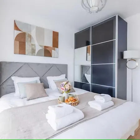 Apartment Mobility Lease - Balcony - 1 Bedroom